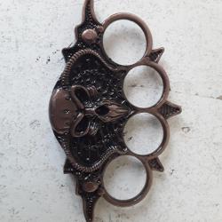 Un poing américain bronze