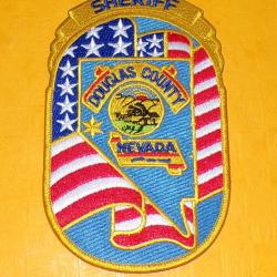 TISSU PATCH : SHERIFF DOUGLAS CITY , NEVADA , DIAMETRE 13 CM , BON ETAT VOIR PHOTOS . POUR TOUT RENS