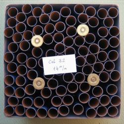 Collection ou usage...  Douilles carton cal 32 (14 mm) bleues dans sa boite d'origine Manufrance