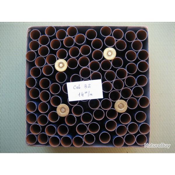 Collection ou usage...  Douilles carton cal 32 (14 mm) bleues dans sa boite d'origine Manufrance