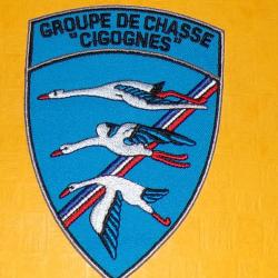 TISSU PATCH : GROUPE DE CHASSE " CIGOGNES "  , DIAMETRE 11 CM , BON ETAT VOIR PHOTOS . POUR TOUT REN