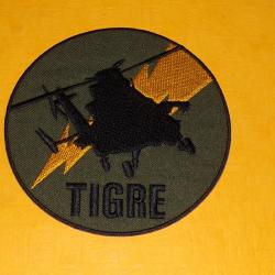 TISSU PATCH : HELICOPTERE TIGRE BASSE VISION NOCTURNE  , DIAMETRE 10 CM , BON ETAT VOIR PHOTOS . POU