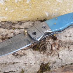 Beau Couteau Turquoise Damas Lame Drop Point 128 Couches Manche Résine Linerlock Fabric Artisanale