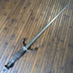 PETITE ÉPÉE A LA MÉDIÉVALE DE TYPE VIOLLET LE DUC XlX éme