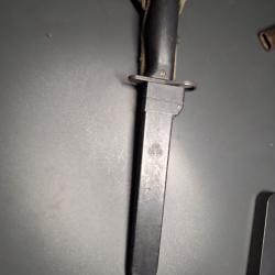 Baïonnette de FAMAS second type DLT 01 83 et fourreau DLT 04 83