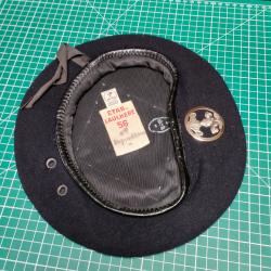 ATTRIBUE COMMANDANT BERET AVEC INSIGNE CAVALERIE, FABRICANT LAULHERE TAILLE 56, GUERRE D'ALGERIE