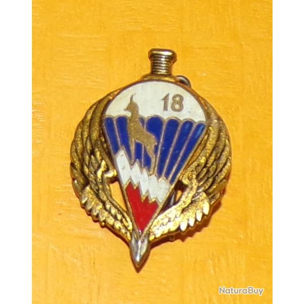 18 Rgiment de Chasseurs Para, mail, ajour, guilloch argent ,  parachute blanc travers par poi