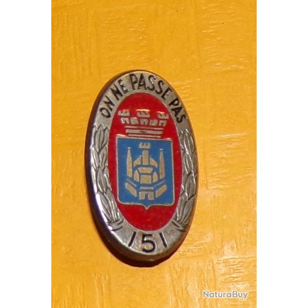151 Rgiment d'Infanterie, ON NE PASSE PAS, rouge , FABRICANTDELSART SENS  , HOMOLOGATION 117 ,  B