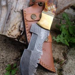 Couteau de Chasse Trakker Damas Lame 256 Couches Manche Os Cerfé F Artisanale Etui Cuir Horizontale