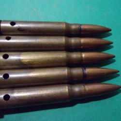 1 Clip avec 5 munitions en 7,92x57de 1936,  étui laiton, balle blindée cuivrée, neutralisées
