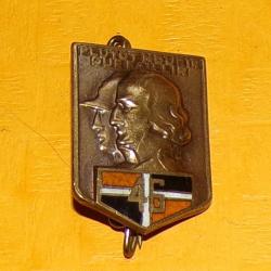 46° Régiment d'Infanterie, résine, 2 têtes, dos guilloché , écu avec 2 têtes d'hommes drapeau orange