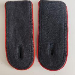 PAIRE DE PATTES D ÉPAULE BUNDESWEHR , LISERÉ ROUGE
