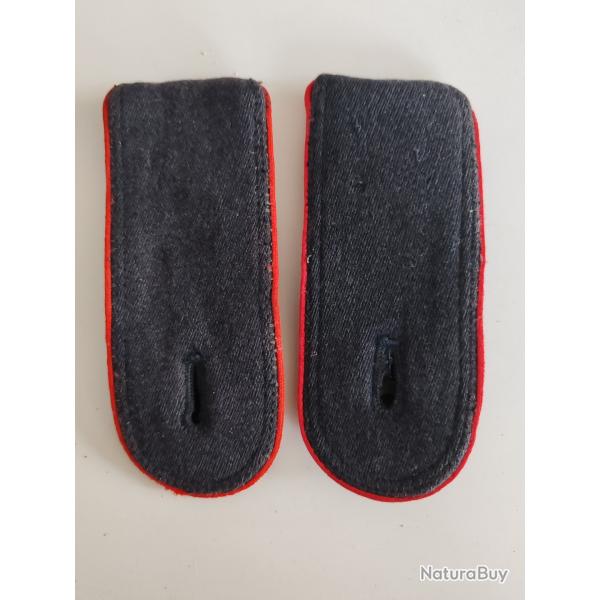 PAIRE DE PATTES D PAULE BUNDESWEHR , LISER ROUGE