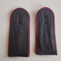PAIRE DE PATTES D ÉPAULE BUNDESWEHR , LISERÉ ROSE,FOND GRIS CLAIR