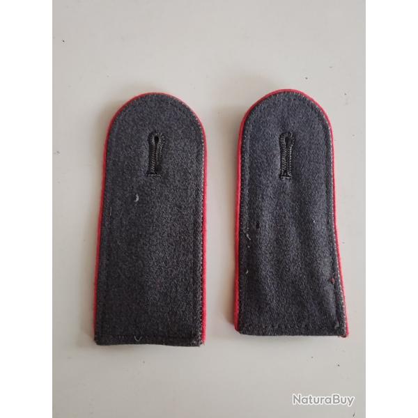 PAIRE DE PATTES D PAULE BUNDESWEHR , LISER ROSE,FOND GRIS CLAIR