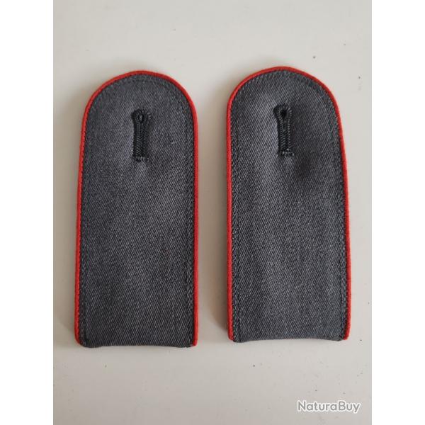 PAIRE DE PATTES D PAULE BUNDESWEHR , LISER ROUGE CLAIR,FOND GRIS CLAIR