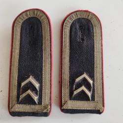 PAIRE DE PATTES D ÉPAULE BUNDESWEHR , LISERÉ ROUGE , SOUS-OFFICIER, MODÈLE 2