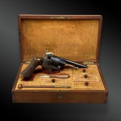 Coffret contenant un REVOLVER LEFAUCHEUX FINITION LUXE Belgique - XIXème siècle.