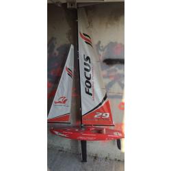 Bateau radiocommandé voilier focus RC