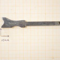 Axe de ressort de chien de pistolet lance fusée à identifier.