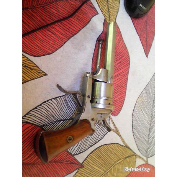 Revolver  broche Ligeois.