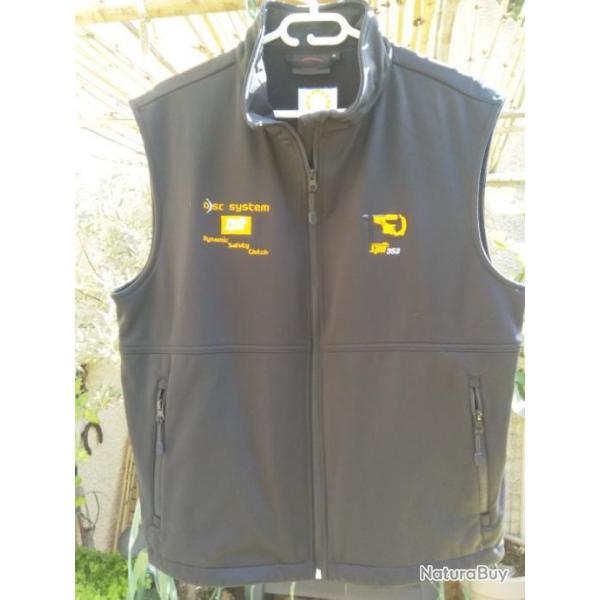 1 VESTE neuf SANS MANCHE NOIRE = survtement trs souple Coupe vent : pluie !