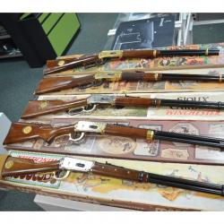 LOT DE 5 CARABINES A LEVIER SOUS GARDE COMMEMORATIVES WINCHESTER MODEL 1894 CALIBRE 30X30 D'OCCASION