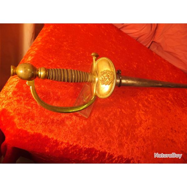Sabre Epe d`Officier  du service de Sant des arme, mdecin . Monture laiton dore,