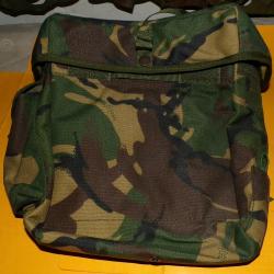 MUSETTE DE L'ARMEE ANGLAIS CAMOUFLAGE FEUILLAGE DE 2011, AVEC UNE SANGLE PRINCIPALE POUR LE PORT A L