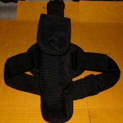 ETUI DE CUISSE POUR LE PORT DE SECURITE LACRYMO  , FABRICATION PATROL EQUIPEMENT ,BON ETAT  VOIR PHO