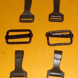 LOT DE 4 CROCHETS PLATS  + 2 PASSANT EN METAL POUR REPARATION MUSETTE OU SAC  ,BON ETAT