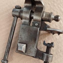 Étau d'établi ancien