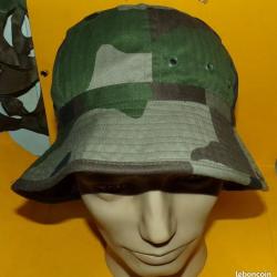 BOB DE COULEUR KAKI CAMOUFLE MILITAIRE DE L'ARMEE FRANCAISE , TAILLE 56 DE FABRICATION FRANCAISE SOC