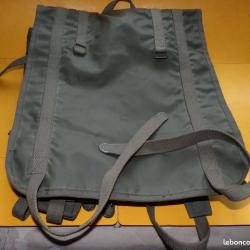 MUSETTE MILITAIRE F1 DE L'ARMEE FRANCAISE , SANGLE POUR LE PORT EN SAC A DOS , ETAT NEUF VOIR PHOTOS