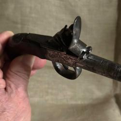 Très beau pistolet à silex de voyage - fin XVIII ième