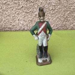 VENDU PAR LE-CUIRASSIER BELLE FAÏENCE ANCIENNE REPRÉSENTANT UN SOLDAT NAPOLÉONIEN