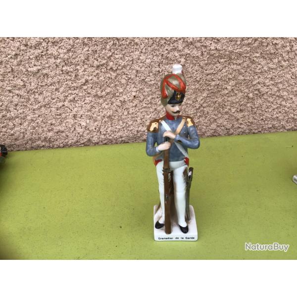 VENDU PAR LE-CUIRASSIER BELLE FAENCE ANCIENNE REPRSENTANT SOLDAT NAPOLONIEN GRENADIER DE LA GARDE