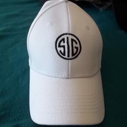 casquette avec logo brodé 1