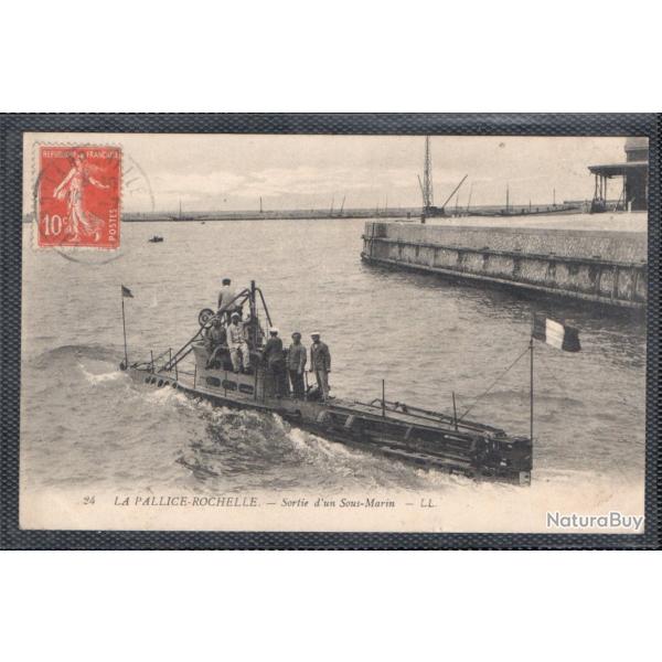 CPA - MARINE Militaire - LA PALLICE ROCHELLE - SORTIE D'UN SOUS - MARIN N3630