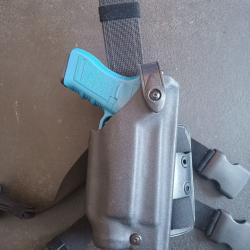 Étui tactique safari land  avec plaque de cuisse très bon état Pour Glock 17 et lampe TLR 2 av laser