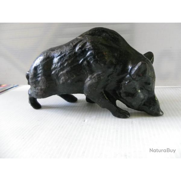 statuette de sanglier en fonte ancienne patine noire abime mais  son charme 17 cm 1kg870