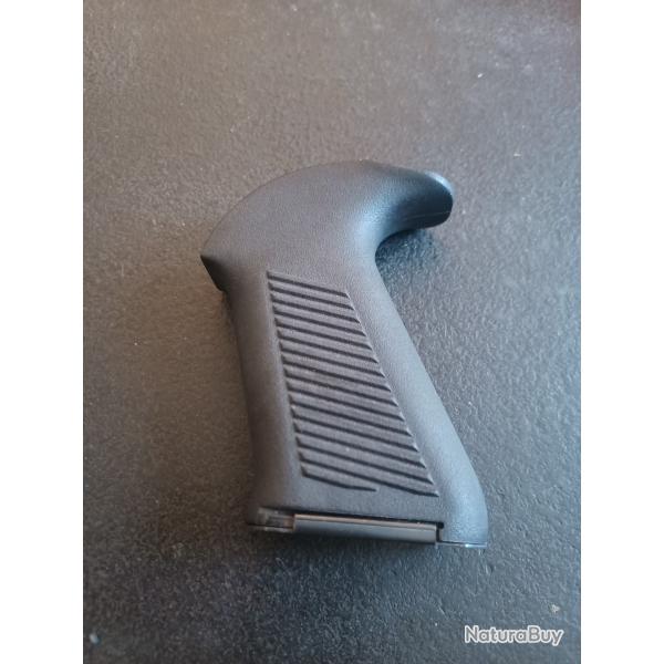 Poigne original pour M 16 trs propre comme neuve noir avec entretoise
