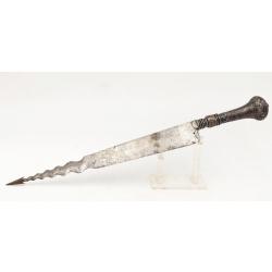 CURIEUX LONG STYLET DE CHASSE EN FER FORTE LAME FLAMBOYANTE ET POINTE FLECHE HAMECON - FRANCE Fin XV