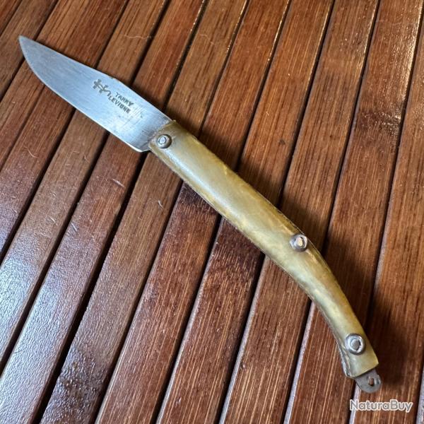 BEAU PETIT COUTEAU PLIANT EN CORNE  COLLECTION TARRY LEVIGNE FRANCE A THIERS TRS BON TAT ANNE 50