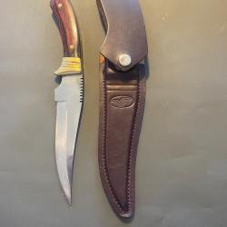 forte dague de chasse  longueur de la lame 15,5 cm