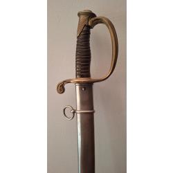 Superbe sabre modèle 1855/1882 au même numéro.