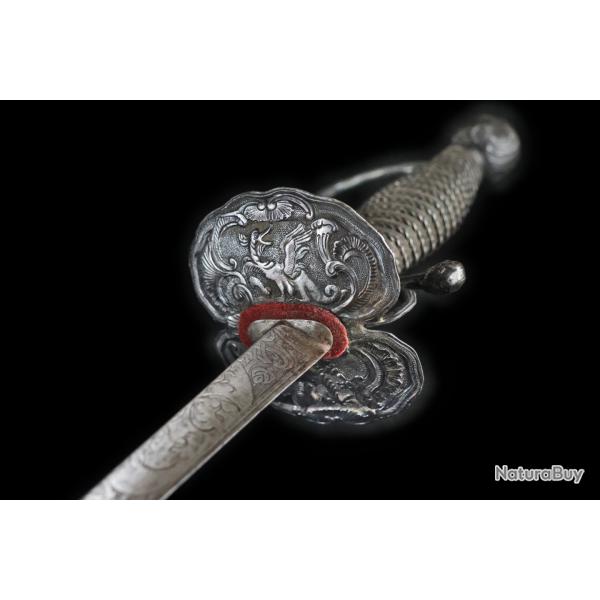 N20 - Epe de cour rocaille d'argent au dragon