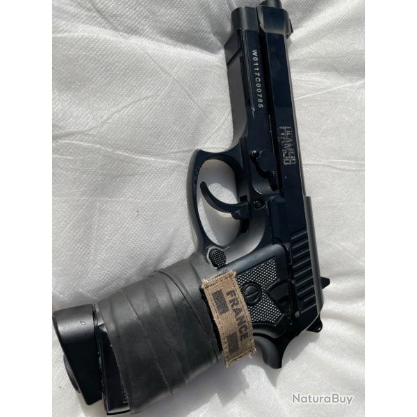 Airsoft 4,5mm rplique de beretta Il y a une position automatique qui permet de tirer en rafale