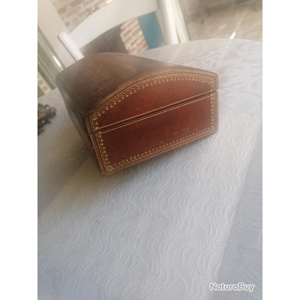 beau coffret recouvert de cuir pour pistolets ou autres