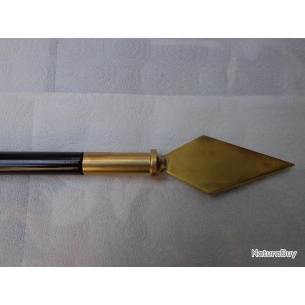 PORTE FANION POINTE PLATE LAITON ET MANCHE LACQU NOIR LONGUEUR 623mm  - Z03